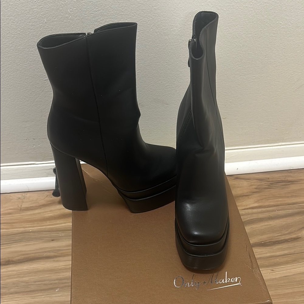 Black Platform Ankle Boots - Stylish Women's Heeled Boots